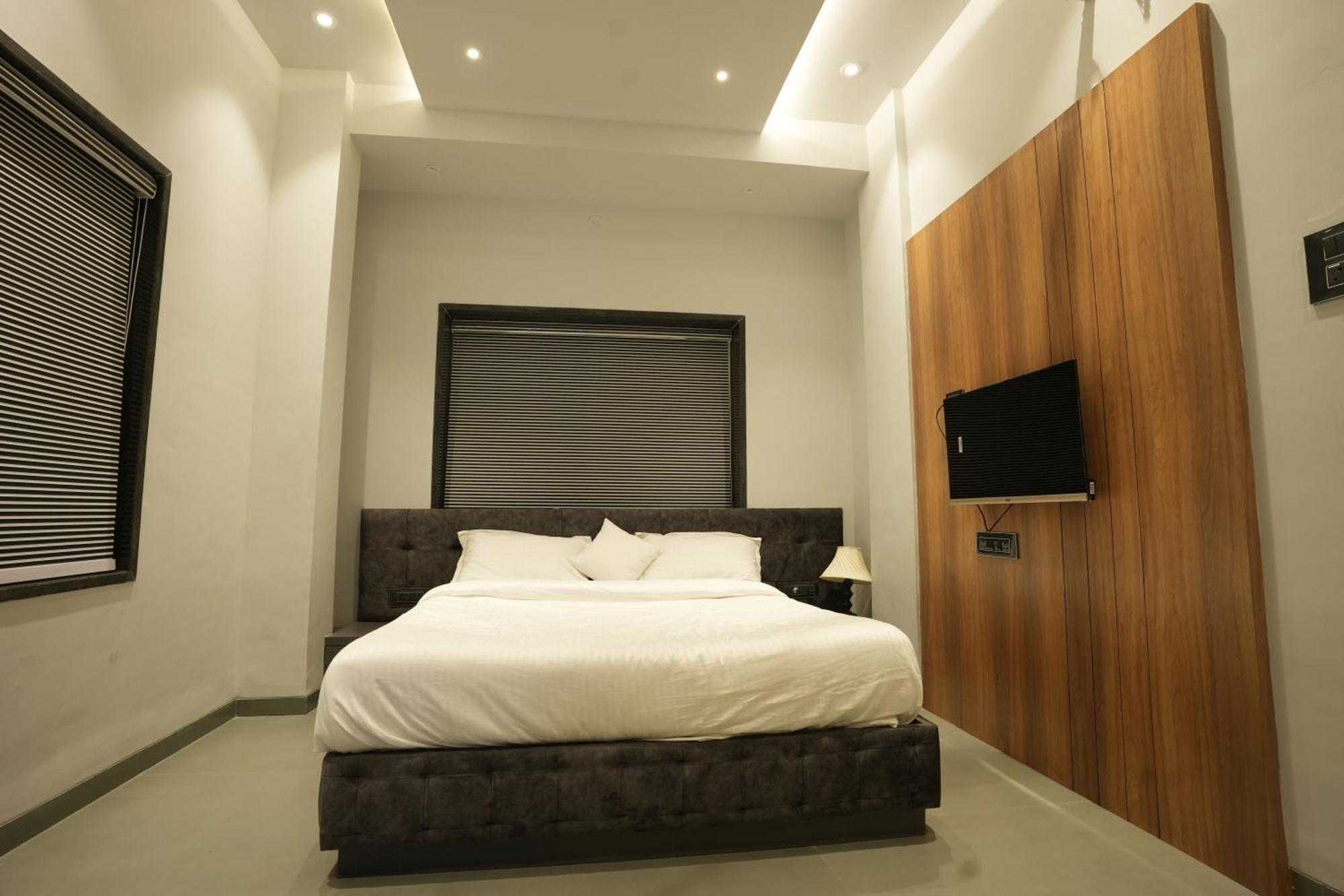 Hotel Mountain View Nashik Esterno foto