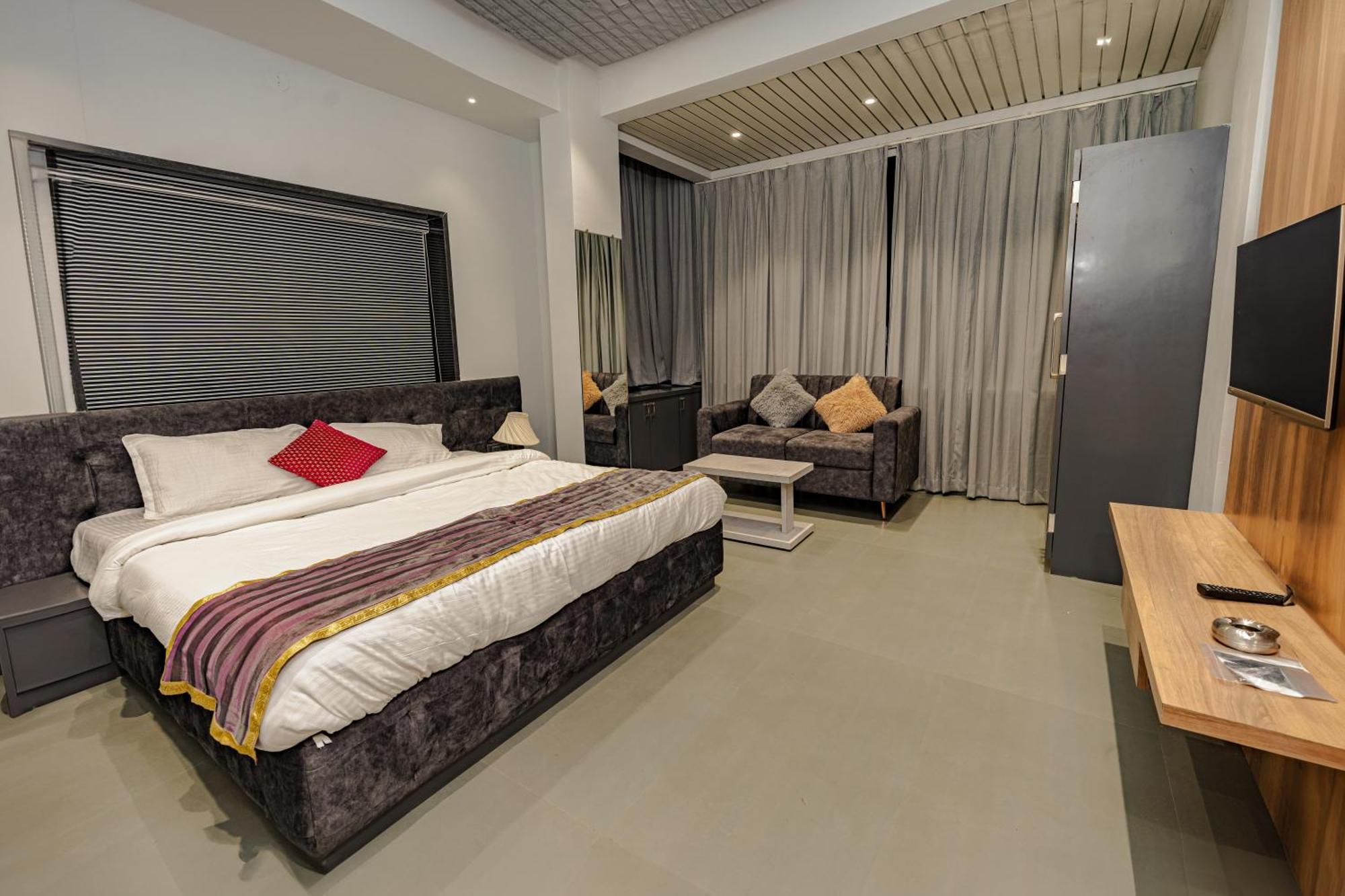 Hotel Mountain View Nashik Esterno foto